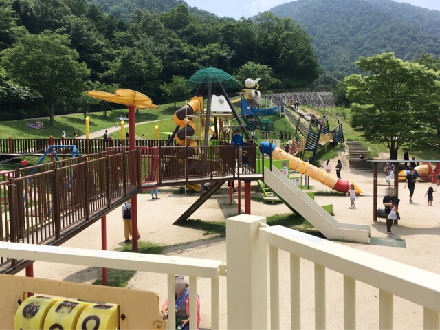 広島 海田総合公園の遊具の魅力 子供も大人もハマる滑り台って ふみのブログ